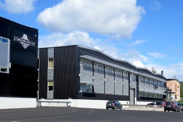 Fasadbild på läkemedelsfabriken i Matfors