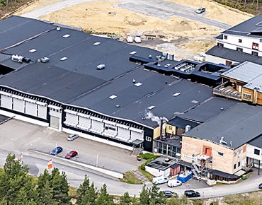 Flygbild över läkemedelsfabriken i Matfors