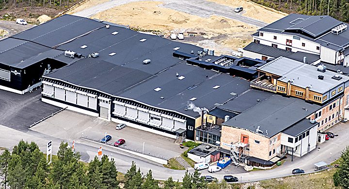 Flygbild över läkemedelsfabriken i Matfors